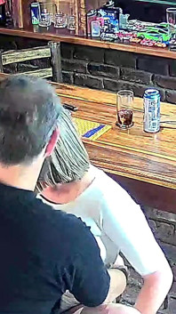 Acabei de pegar meu marido traindo com a esposa dos vizinhos