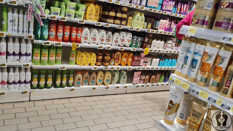 All You Can Fetish: Rebeca addams si cewek sange dengan celana jins di supermarket