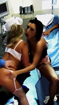 Dylan Ryder, Alanah Rae e Natasha Marley vengono scopate duramente in una gangbang