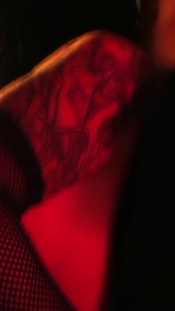 Dominatrix Texas Presley domine ediyor ve amını siktiriyor