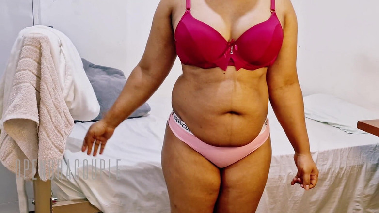 Openbra: Dì Ấn Độ xoa bóp bằng dầu trên trung tâm mát-xa