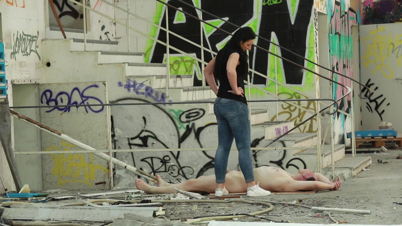 Lady Luciana Di Domizio: Trampling in the lost place