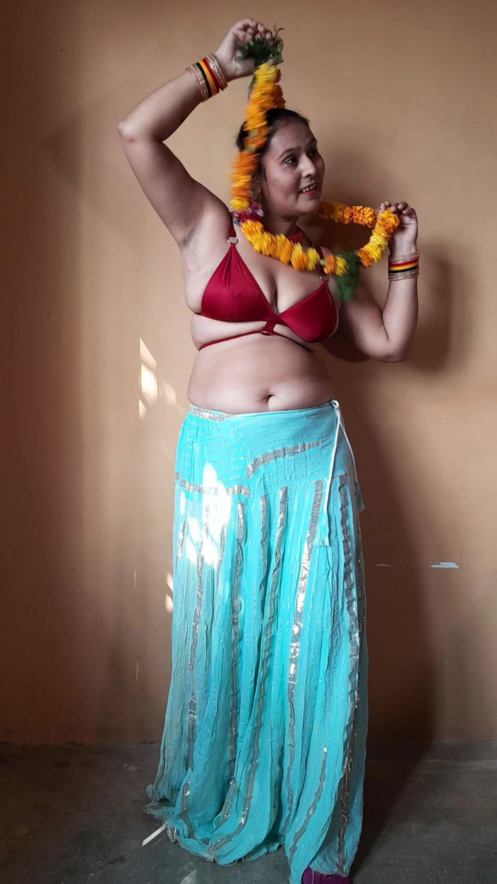 Puja555: Dança quente