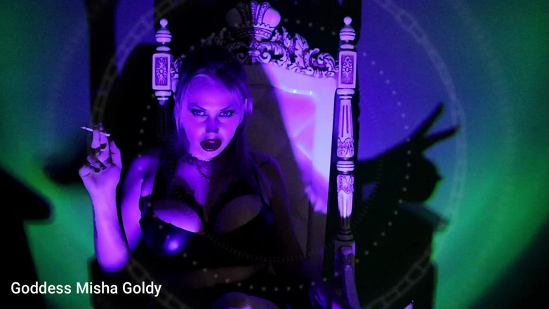 Goddess Misha Goldy: 进入我的吸烟魔法网！
