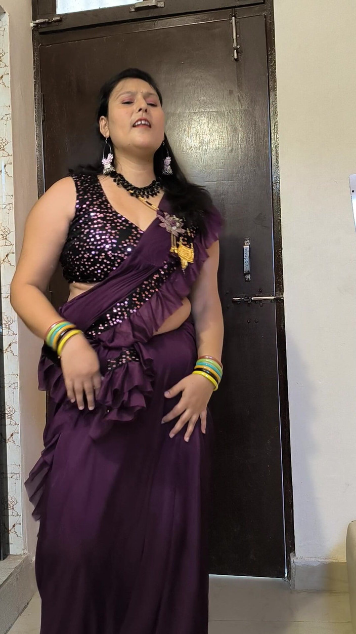 Puja555: Puja Bhabhi裸体舞蹈