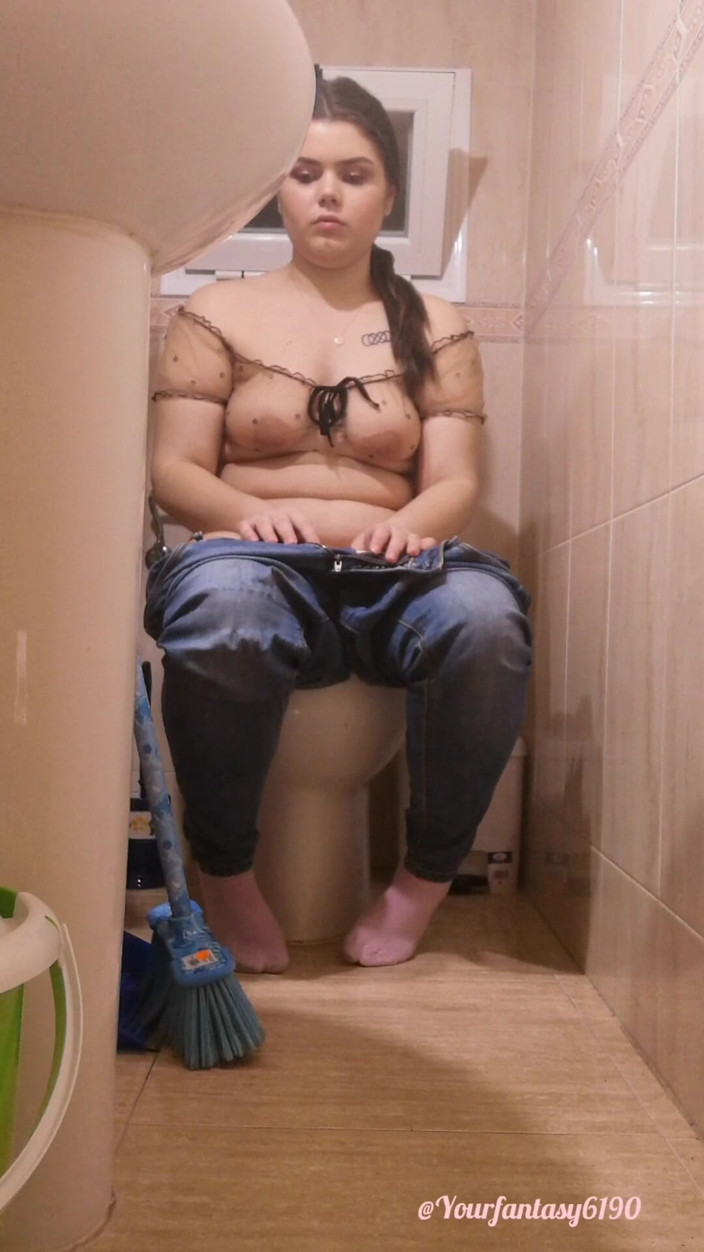 Your fantasy studio: Viéndome en el baño 2