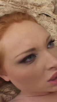 Vixen Vogel: roșcată, tânără, futută de două pule mari