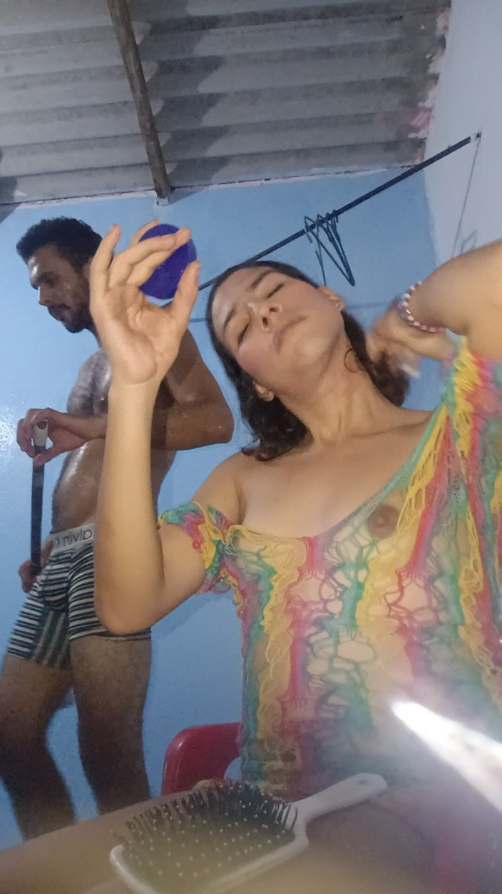 Femboy from Colombia: Tôi đang sơn căn phòng này