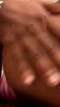 Большой черный член жаждет траха раком черной домохозяйки на кухне