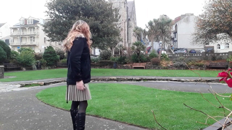 The Midnight Minx: Walk around the bandstand