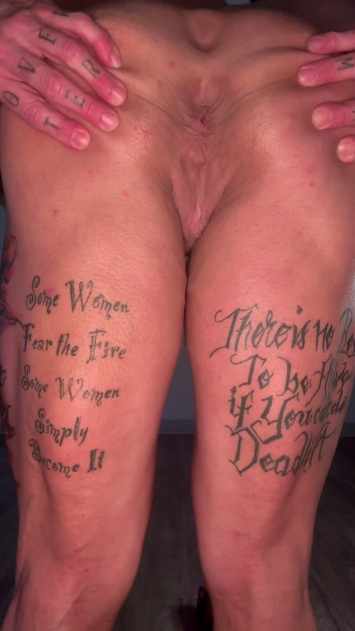 Simone Steele: ネイキッド進行状況チェック