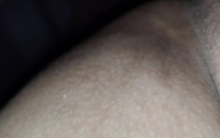 AngyAmazon: 모든 사람이 침대에 있는 동안 거실에서 나를 거칠게 따먹는 남편의 친구
