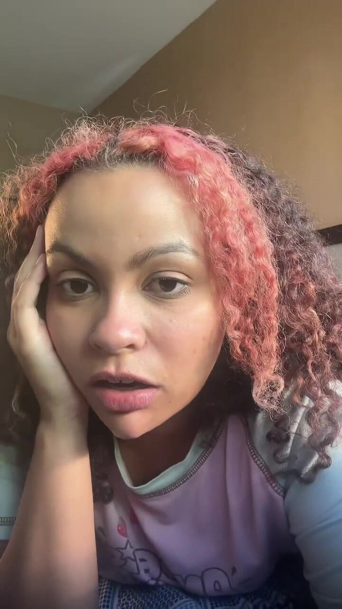 Cutiepiie Chubby: सुंदर लड़की पादना संकलन नासमझासम भरी प्रतिक्रियाओं के साथ जोर से पादती है