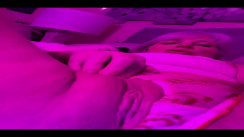 PaintedRose: 这是谁的阴户？是我的，但如果你愿意，我可以和你分享吗？