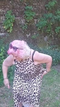 Mature Slut Fingers Pussy Outdoors Till Squirting Explosion