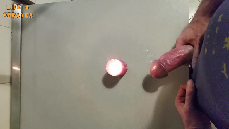 Like a sprayer: Wytrysk na świecę przez ręczna robota