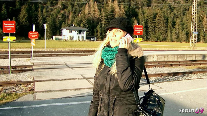 Full porn collection: Lelaki dengan MILF blonde Julia pulang ke rumah dengannya dan...