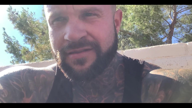 Jasons feet: Menjual sepasang kaus kaki lagi untuk jadi footboy yang bahagia