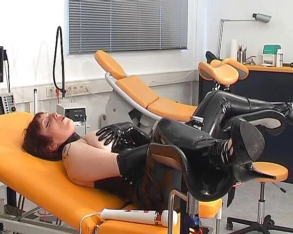 Rubber & Clinic Studio - 1ATOYS: Masturbation in rubber on the gyntable