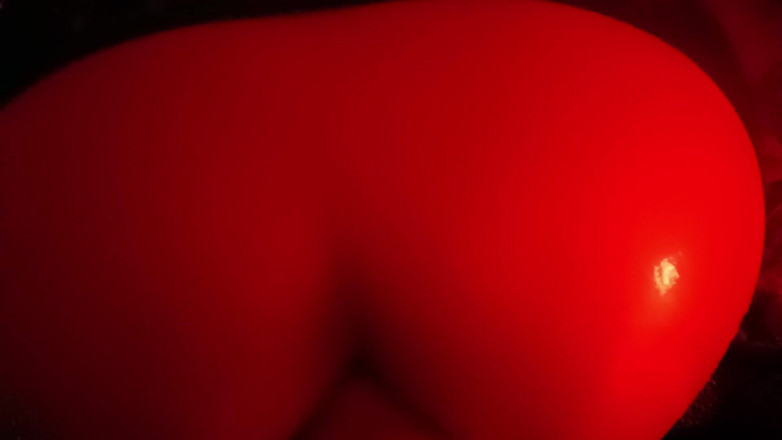 She Devil Moon: În pat cu un foarte mare