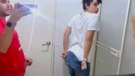 स्ट्रेट फुटबॉलर मुझे बिना कंडोम चोदने के लिए कंडोम उतारता है और मेरी प्यारी जुड़वां गांड के अंदर वीर्य निकालता है