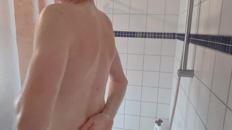 Prettyboi2000x: Je Me Douche Avec Toi Et Je Lave Mon Joli...