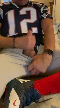 Jockdad87 schießt eine ladung sperma in seine Fußballausrüstung