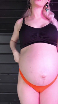 Pregnant in Cameltoe