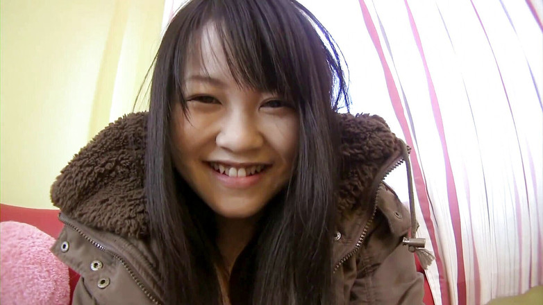 Asiatiques: Cewek oriental berjembut memeknya dipermainkan saat casting