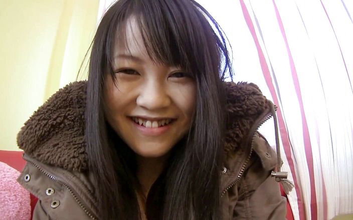 Asiatiques: Una pelosa ragazza orientale si fa sborrare la figa al...