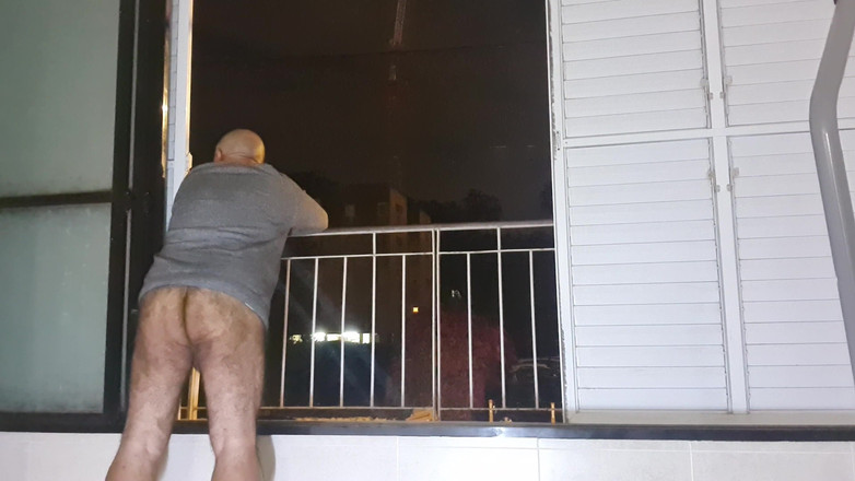 Ilovetobenaked: हाँ!!! उन्होंने मुझे देखा!! मोटरसाइकिल पर एक युवा जोड़े द्वारा पकड़ा गया