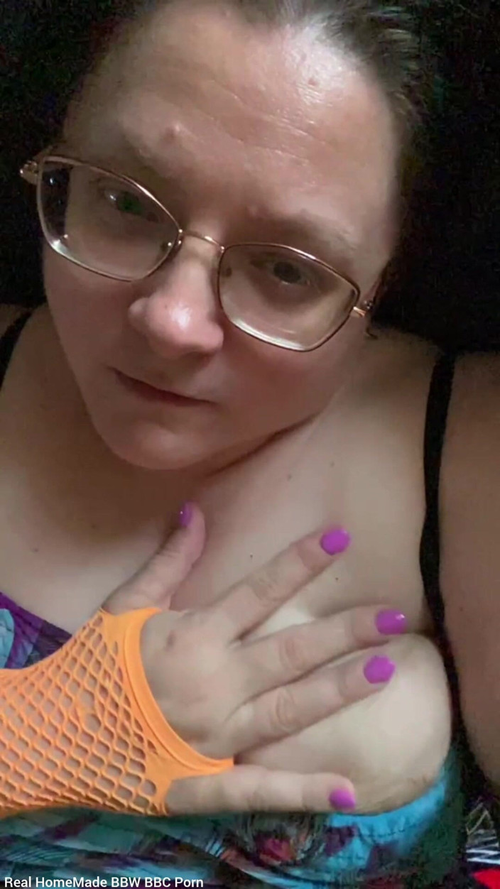Real homemade BBW BBC porn: Necken, reiben, quetschen, meine titten verdrehen meine nippel