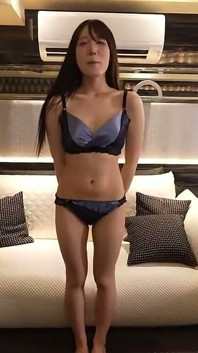 สาวงามคลาส S ไร้ที่ติมามาพร้อมกับนางแบบที่ดูและหุ่นน่าทึ่ง เธอต้านทานไม่ได้