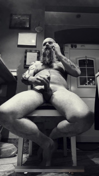 Azgın, porno izliyor ve mastürbasyon yapıyor
