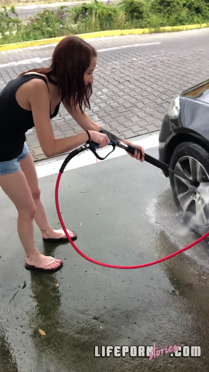 Life Porn Stories: Cerita Lucah Hayat 2 - Bahagian 3 Mencuci kereta membawa kepada zakar Polish -...