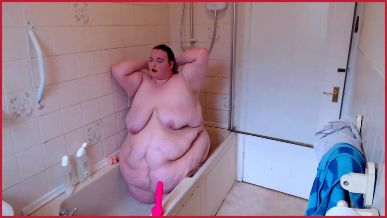 SSBBWLadyBrads: Товстушка леді Бредс розважається у ванні з ділдо
