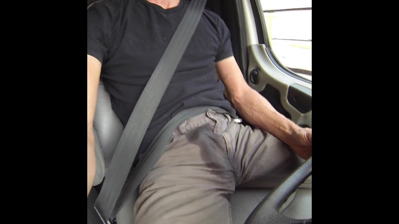 Lapetus: Smáčení kalhot a výstřik při řízení kamionu