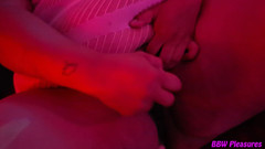 BBW Pleasures: Koi lagi asik masturbasi di klub malam