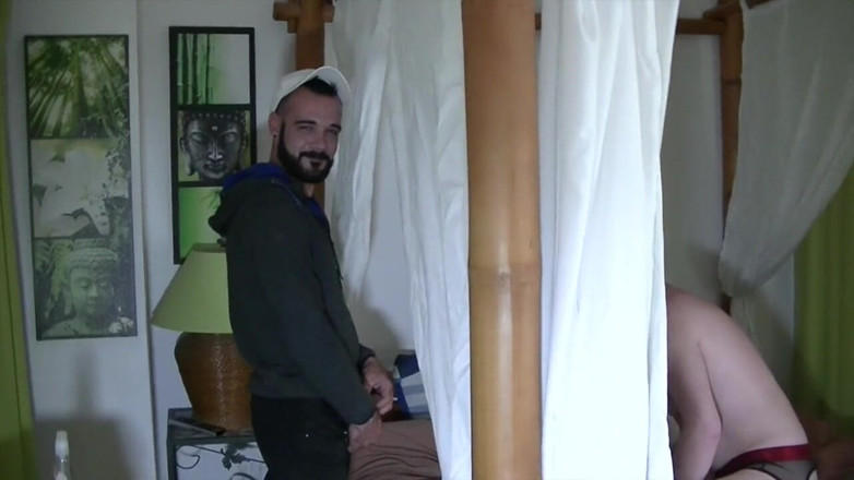 RAW FRENCH PIGS: Gris knullad i jockstrap av straght pojke nyfiken