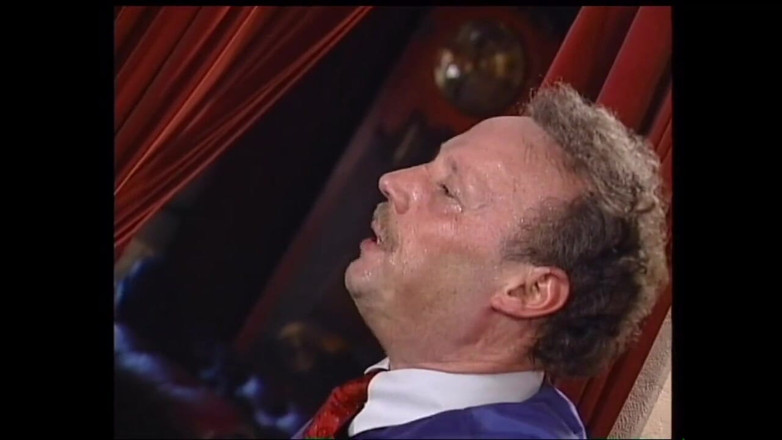 Muschi movie official: Три збуджені матусі насолоджуються смоктанням великих членів, перш ніж їх трахають