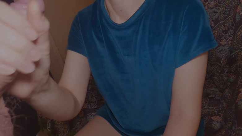 Love_Adventures: Linda estudiante de 18 años con tetas pequeñas follada en una...