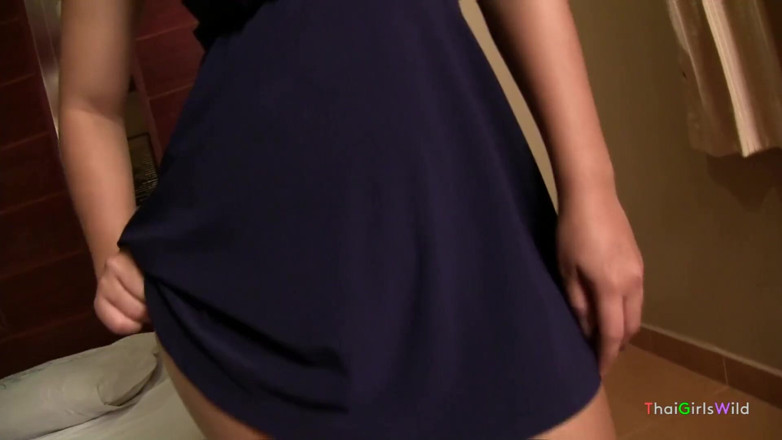 Thai Girls Wild: Perfect D Cups remporte un creampie sans capote
