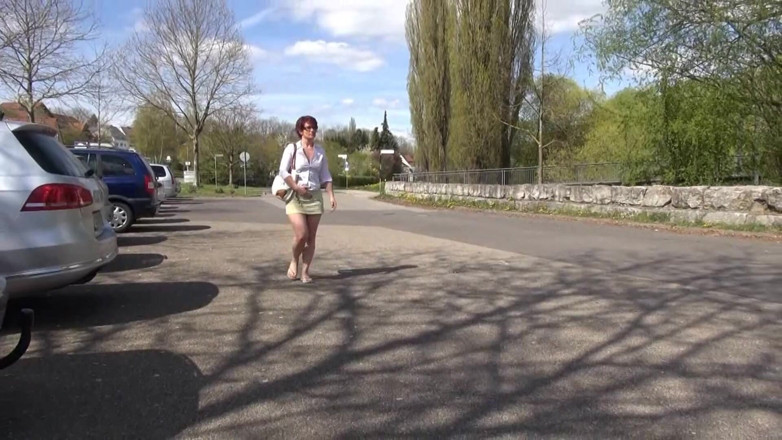 Popp Sylvie: pissing in town
