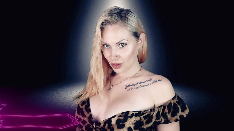 Goddess Misha Goldy: 趁我抽烟的时候，我会带走你所有的财务状况！