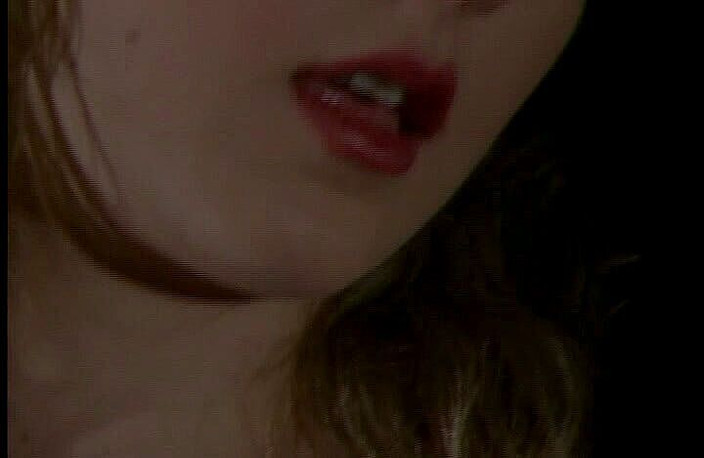 Perfect Porno: I.T adam sigara içen ateşli sarışın şıkı sıkı amcıkla sikiyor