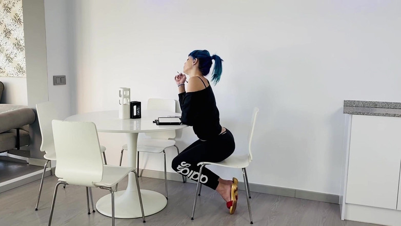 Candystart Videos: Strelend en bungelend op kantoor