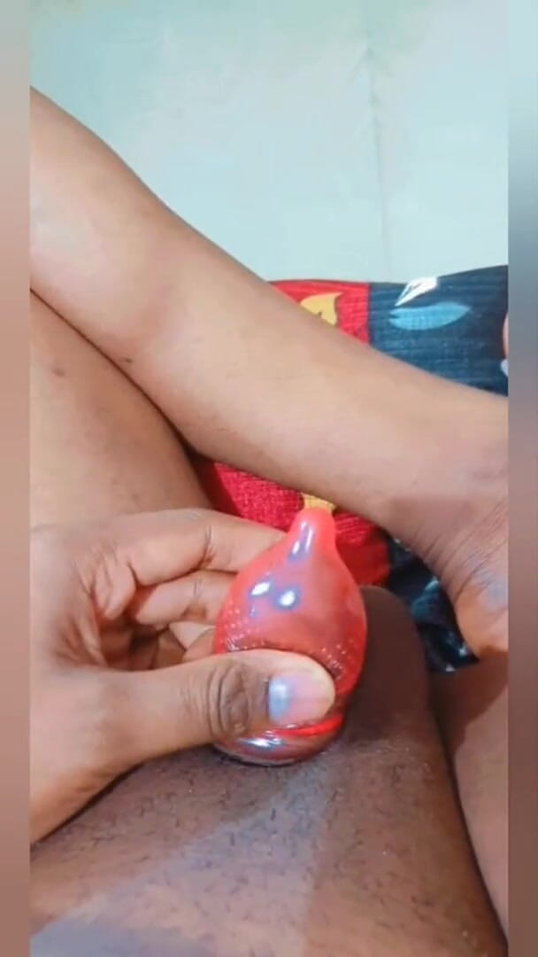 Sissy Slut Simran: 小鸡巴尝试射精