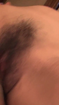 O curvă asiatică excitată este futută tare de mai mulți tipi și umplută de spermă pe față