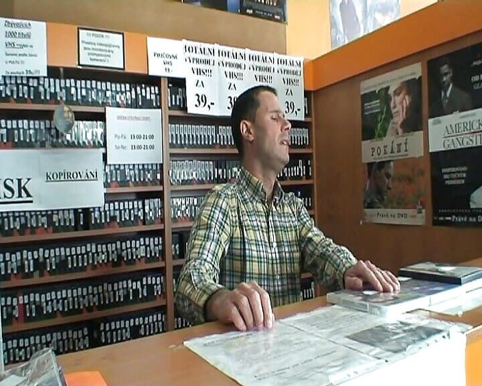 Alfacontent: Cewek nakal rambut pirang ini suka banget dientot di perpustakaan