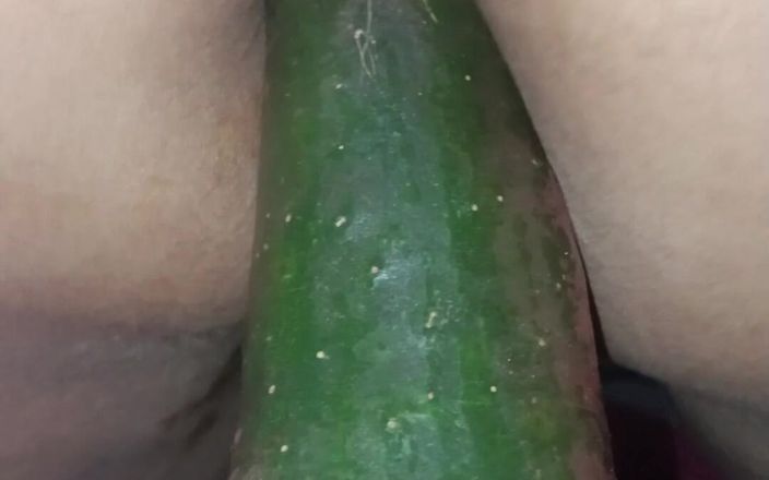Couple sex nasty: 热辣的摩洛哥妻子玩黄瓜和lovense